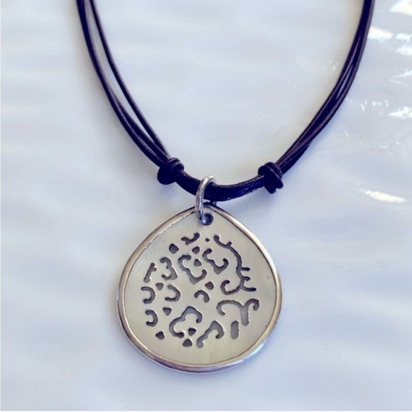 Silpada Carved Abalone a Silver Pendant Necklace N1446 - Picture 6 of 9